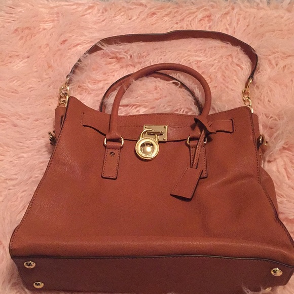 Auth Michael Kors Tote - Picture 1 of 4